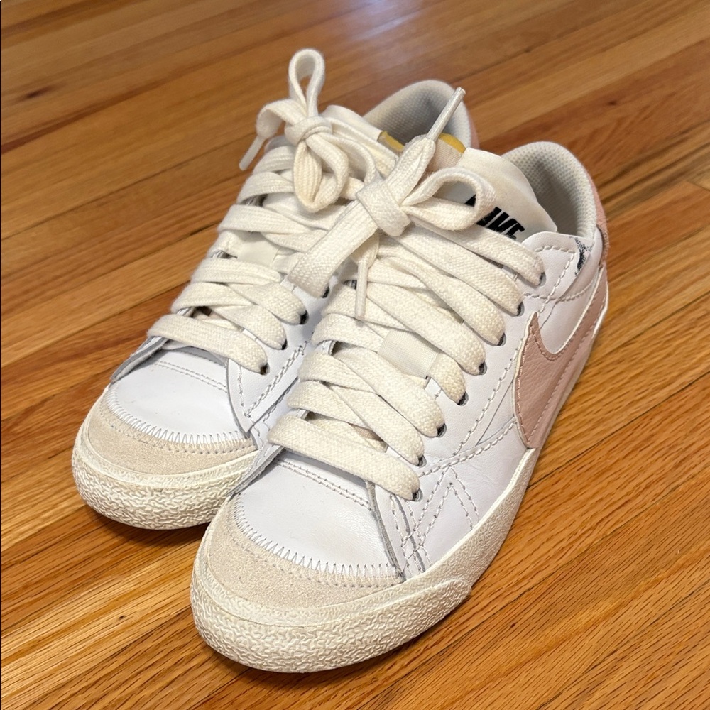 Nike Women's White and rose pink Sneakers